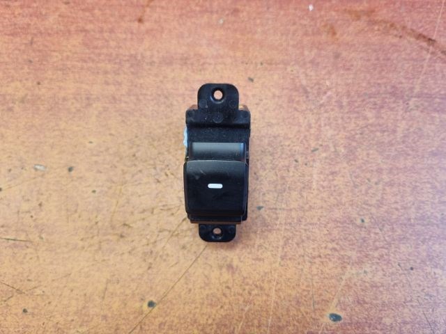 HYUNDAI i20 II Bal hátsó Ablakemelő Kapcsoló 1. kép