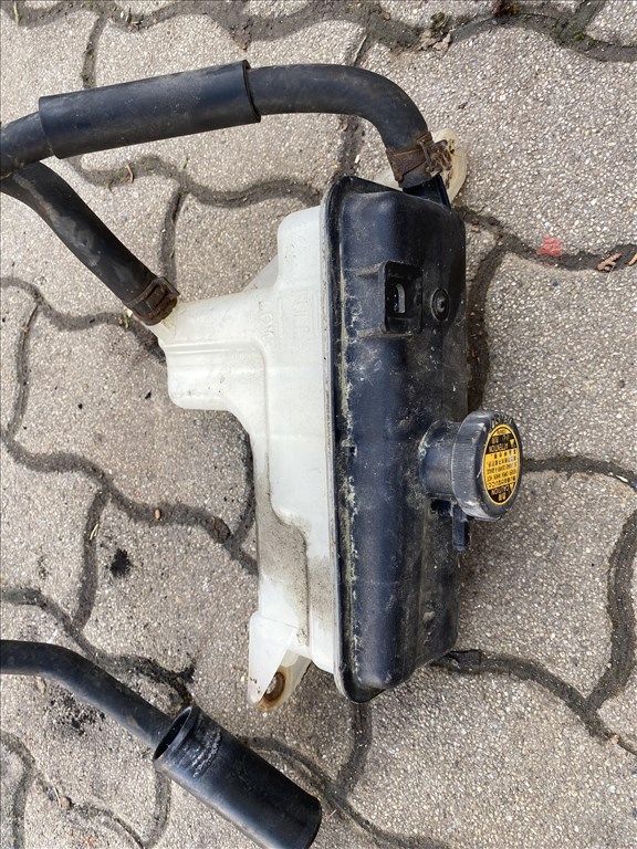 Toyota RAV4 (XA30) ablakmosó tartály 1. kép