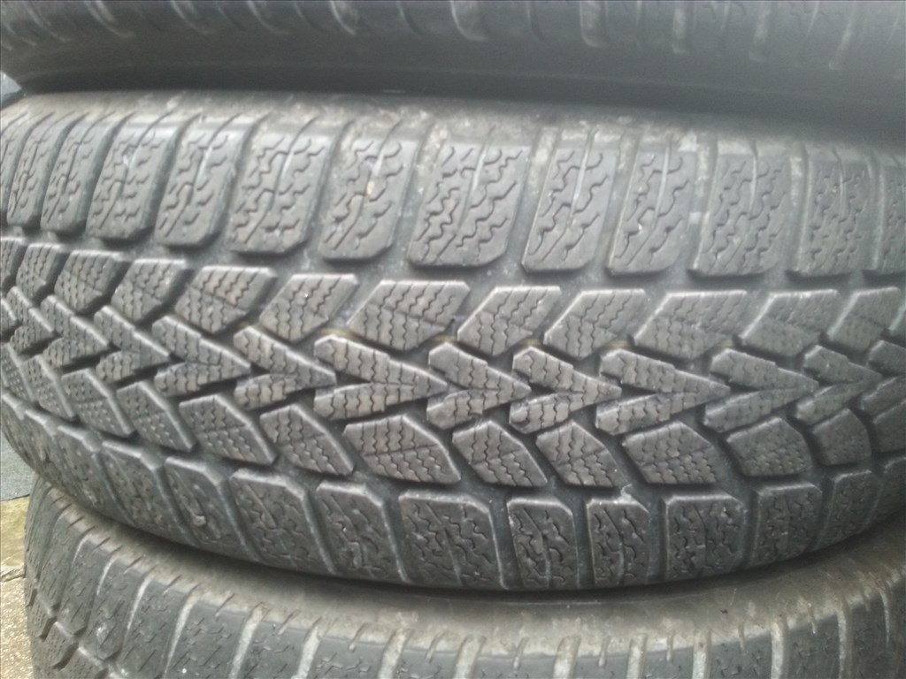 195/65R15 Dunlop téli gumi garnitúra 3. kép