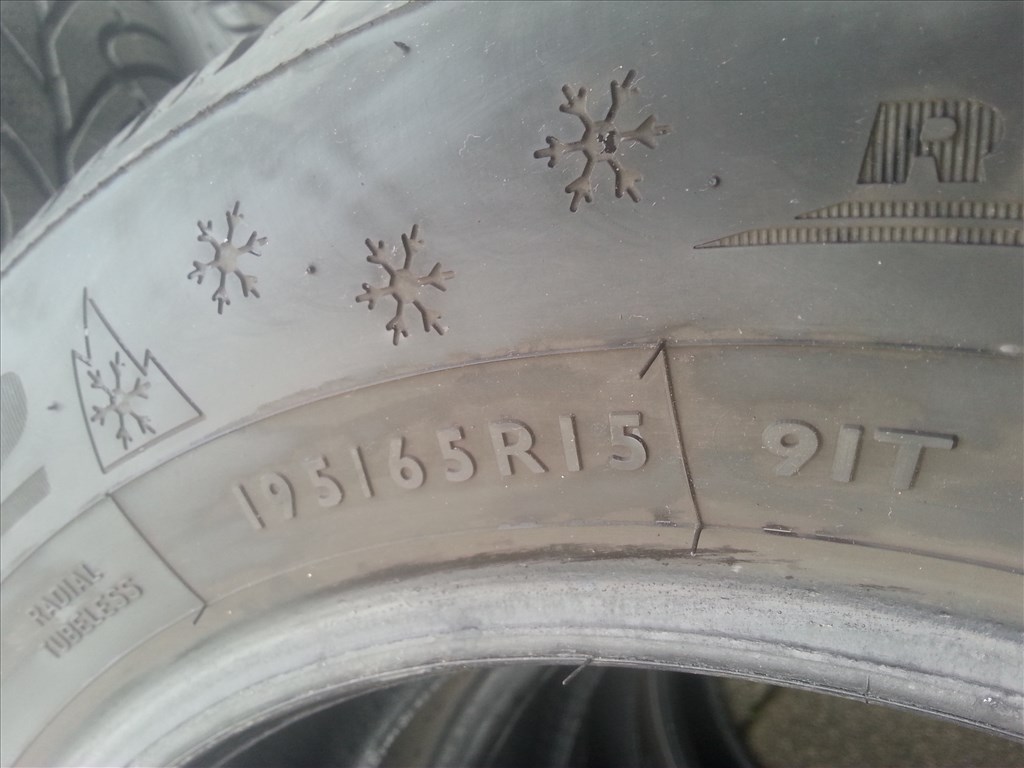 195/65R15 Dunlop téli gumi garnitúra 7. kép