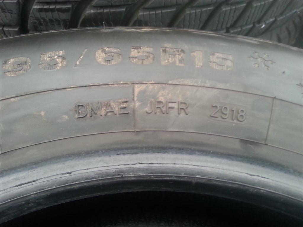 195/65R15 Dunlop téli gumi garnitúra 8. kép