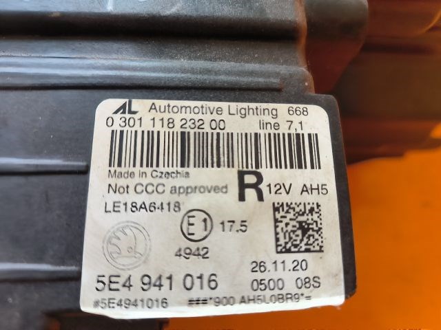 Skoda Octavia IV Jobb Fényszóró 5e4941016 5. kép