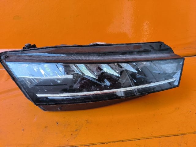 Skoda Octavia IV Jobb Fényszóró 5e4941016 7. kép