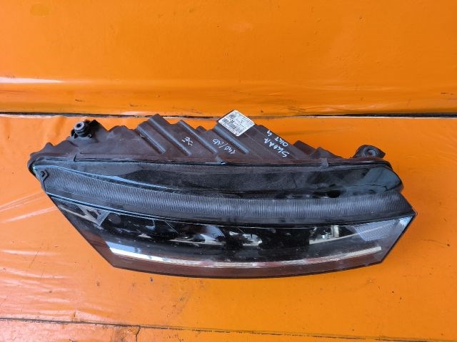 Skoda Octavia IV Jobb Fényszóró 5e4941016 2. kép