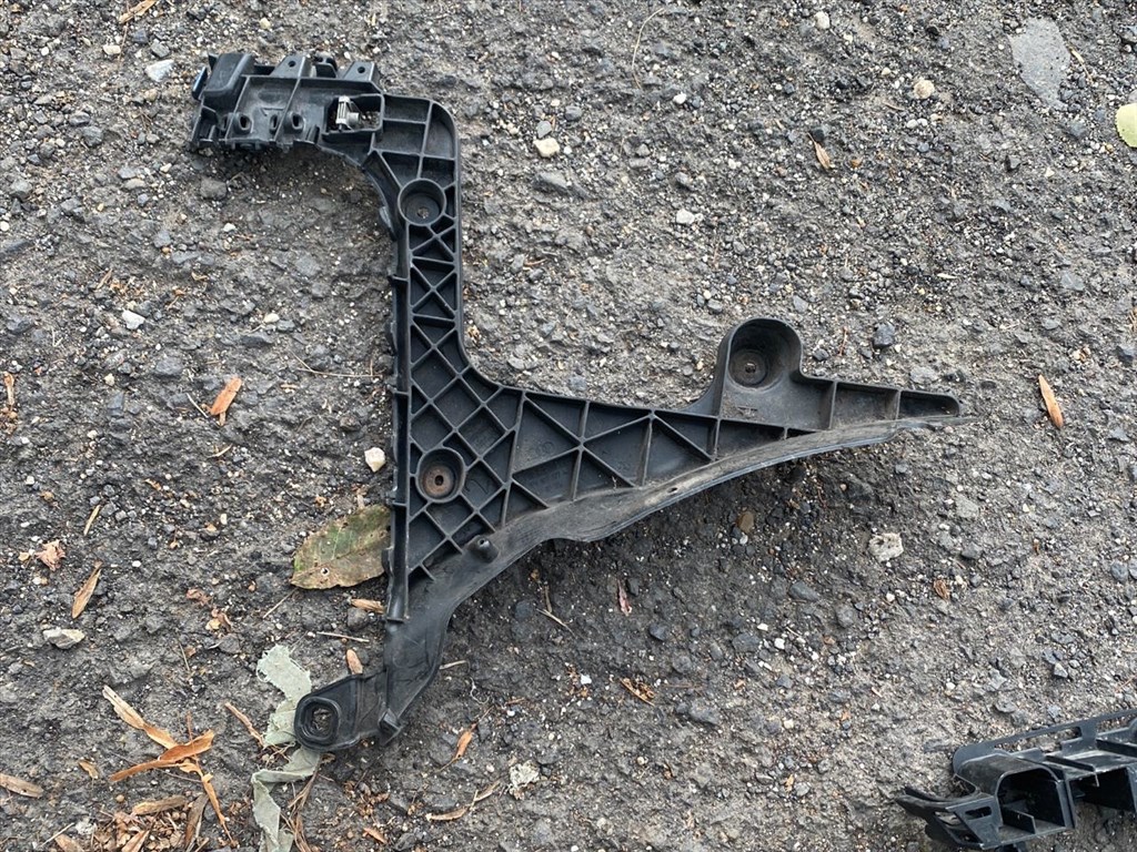 AUDI A3 8P1 Bal hátsó Oldal Lökhárító Tartó (Műanyag) 009416 4. kép