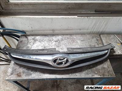 Hyundai i30 (FD) 1.6 CRDi lökhárító felső rács emblémával