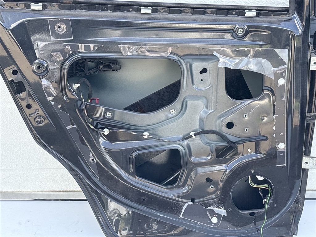 12761 Opel Corsa D Bal hátsó Ajtó Fekete Z22c 6. kép