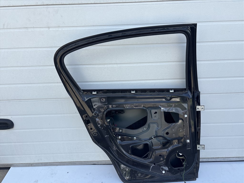 12761 Opel Corsa D Bal hátsó Ajtó Fekete Z22c 7. kép