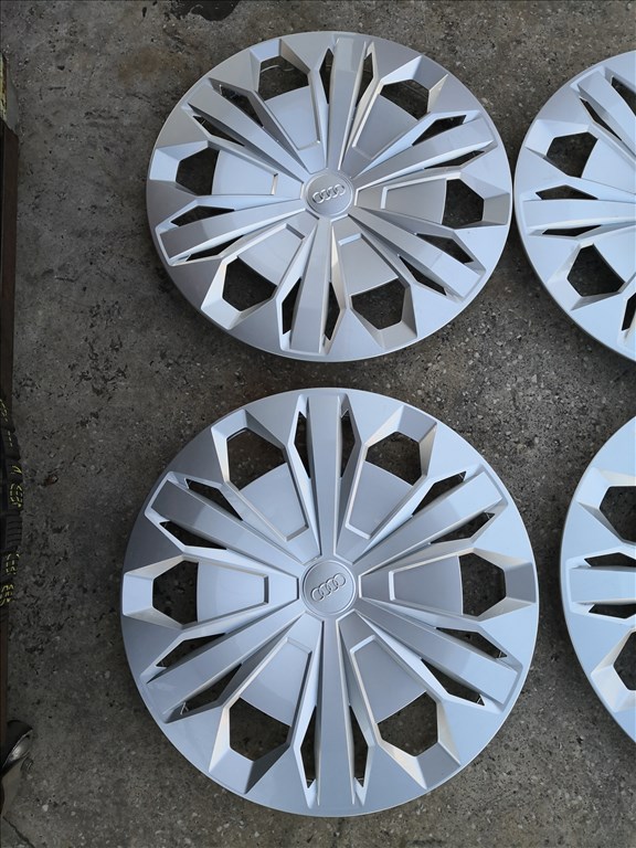 17-es Gyári Audi dísztárcsa 30000ft a 4db/71/ 1. kép