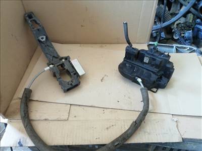 Nissan Qashqai (J10) Bal hátsó zárszerkezet 