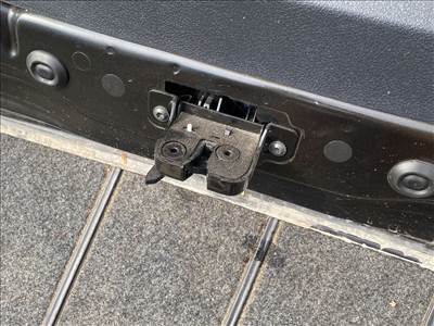 DACIA SANDERO II  Csomagtérajtó Zárbetét