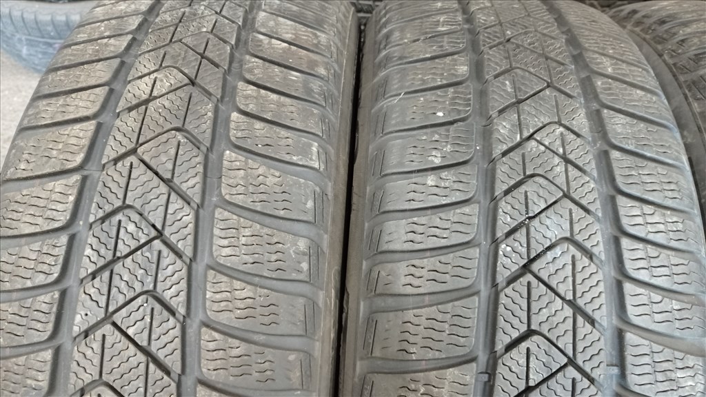  225/5517" használt Pirelli téli gumi gumi 2. kép