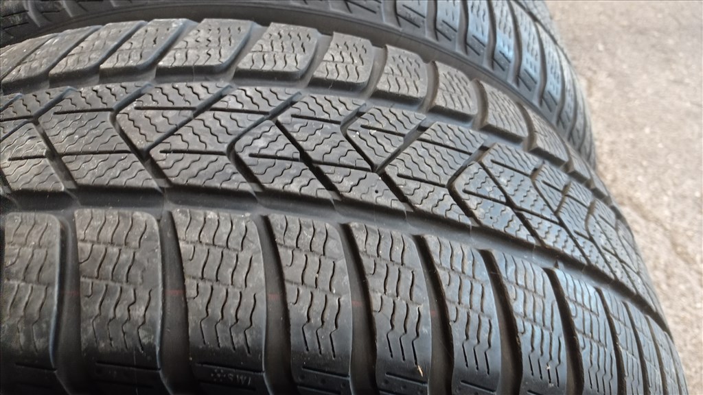  225/5517" használt Pirelli téli gumi gumi 4. kép