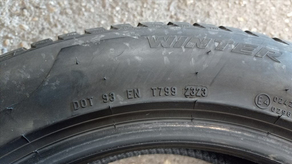  225/5517" használt Pirelli téli gumi gumi 6. kép
