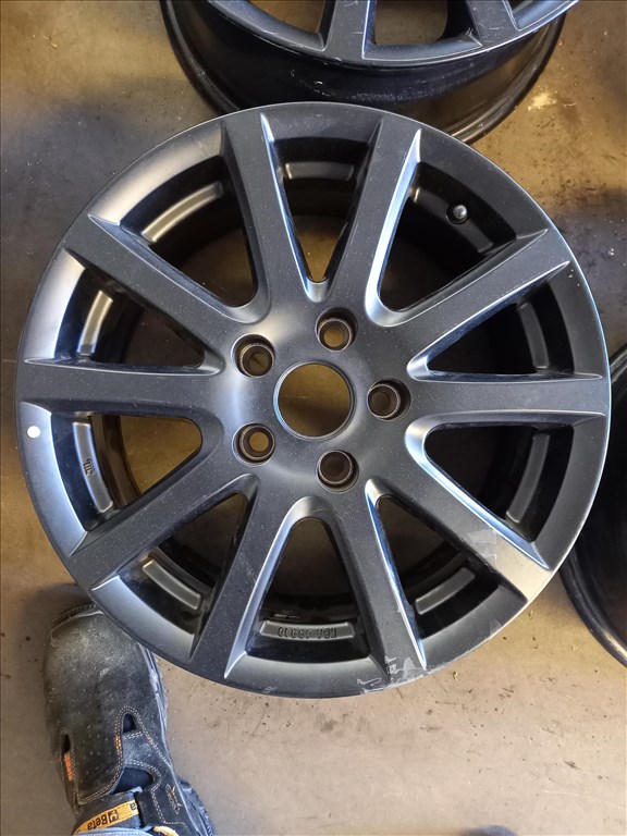  5x112 lyukosztású 7JJ 16" újszerű Autec alufelni axx 3. kép