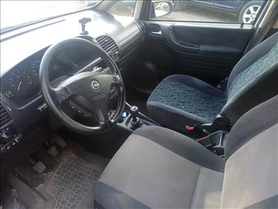 Opel Zafira A anyósülés 