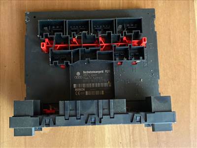 AUDI A3 8P1 Biztosítéktábla Utastér 001788