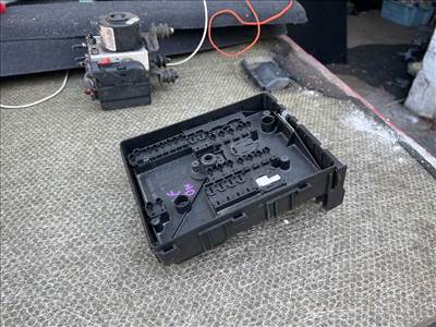 SEAT LEON 1P1 Biztosítéktábla Motortér 008510