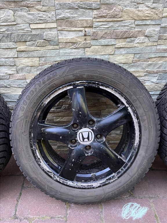  5x114.3 lyukosztású 16" használt Enkei alufelni, rajta 205/55 használt Goodyear téli gumi  4. kép