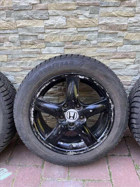  5x114.3 lyukosztású 16" használt Enkei alufelni, rajta 205/55 használt Goodyear téli gumi  5. kép