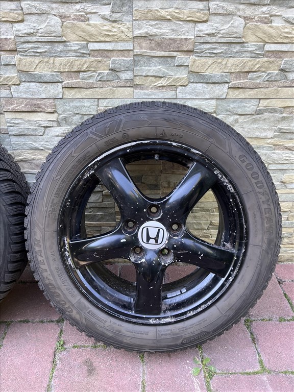  5x114.3 lyukosztású 16" használt Enkei alufelni, rajta 205/55 használt Goodyear téli gumi  6. kép
