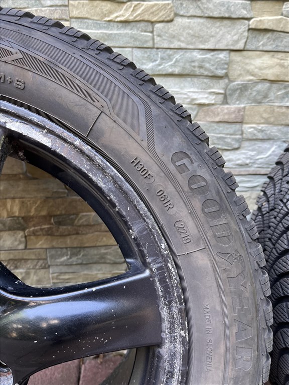  5x114.3 lyukosztású 16" használt Enkei alufelni, rajta 205/55 használt Goodyear téli gumi  7. kép