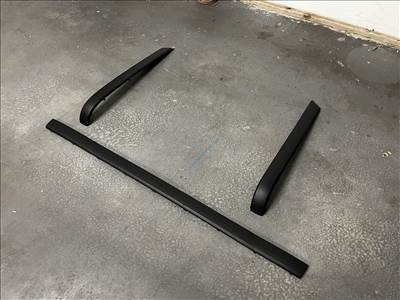 BMW E34 hátsó lökhárító gyári díszlécek Jobb oldal (anyós oldal)