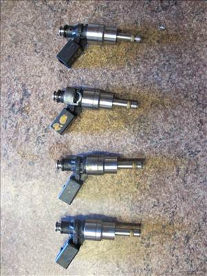 Golf Plus,Golf V,Touran I,Eos,Passat B6 injector befecskendező 2.0 FSI 06f906036