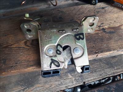 Opel Corsa B csomagtérajtó alsó zár  90387847