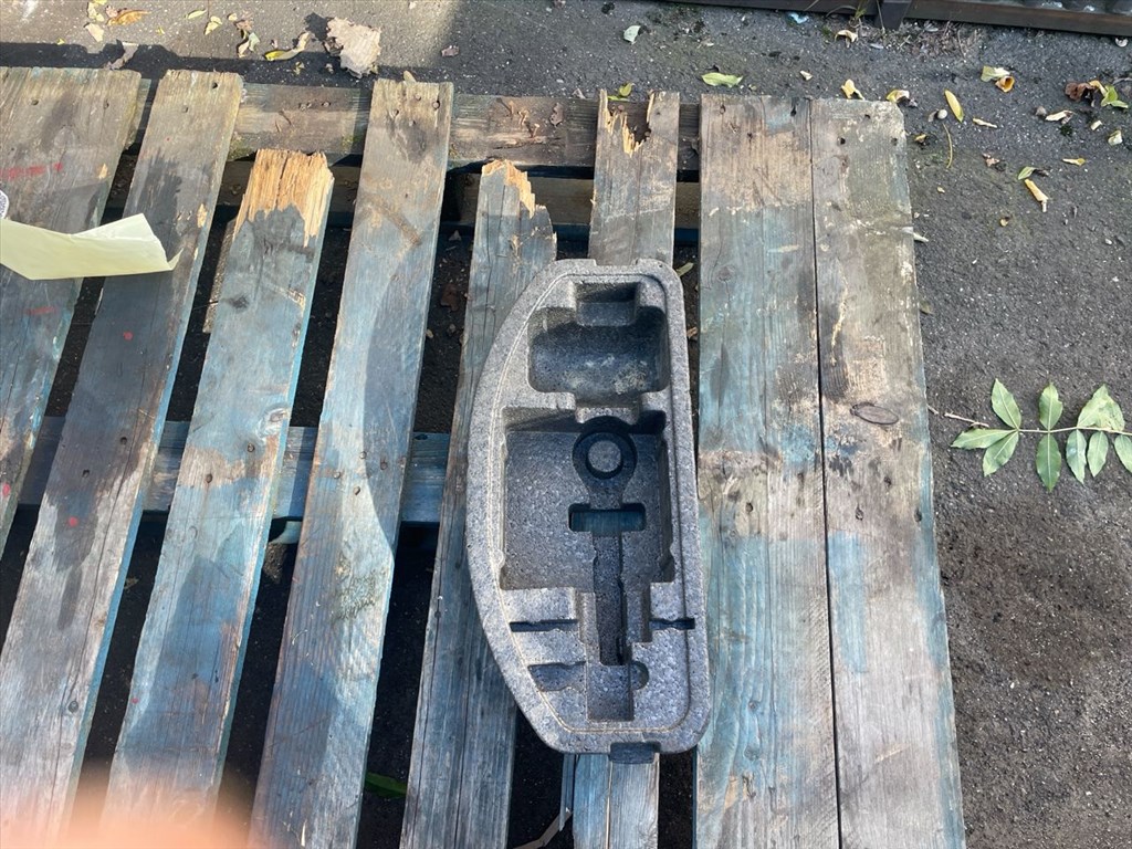 OPEL ASTRA J  Pótkerék Szerszámtartó 5. kép