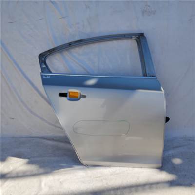 206076 Chevrolet Cruze 2008-2016 szedán jobb hátsó ajtó, a képen látható sérüléssel