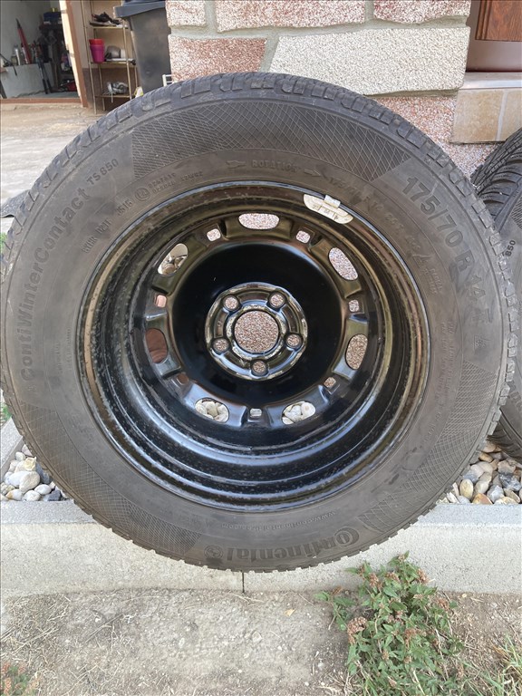  5x100 lyukosztású 14" használt lemezfelni, rajta 175/70 használt Continental téli gumi gumi  2. kép