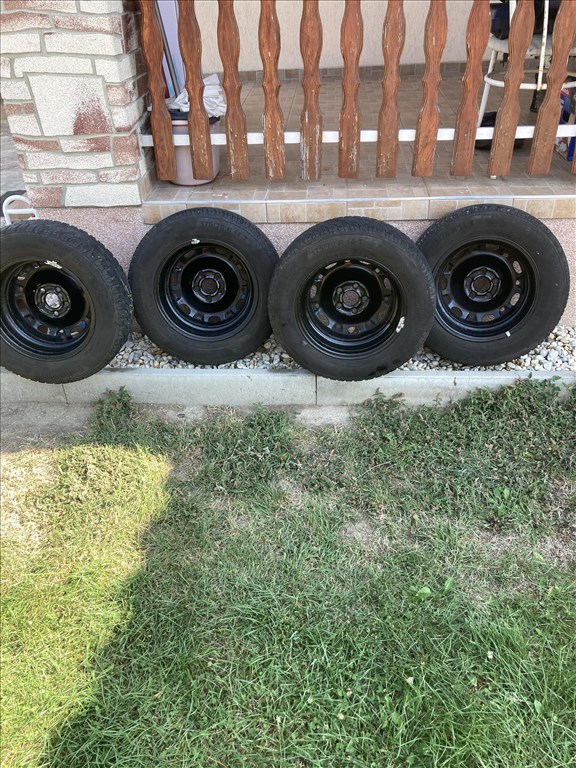  5x100 lyukosztású 14" használt lemezfelni, rajta 175/70 használt Continental téli gumi gumi  3. kép
