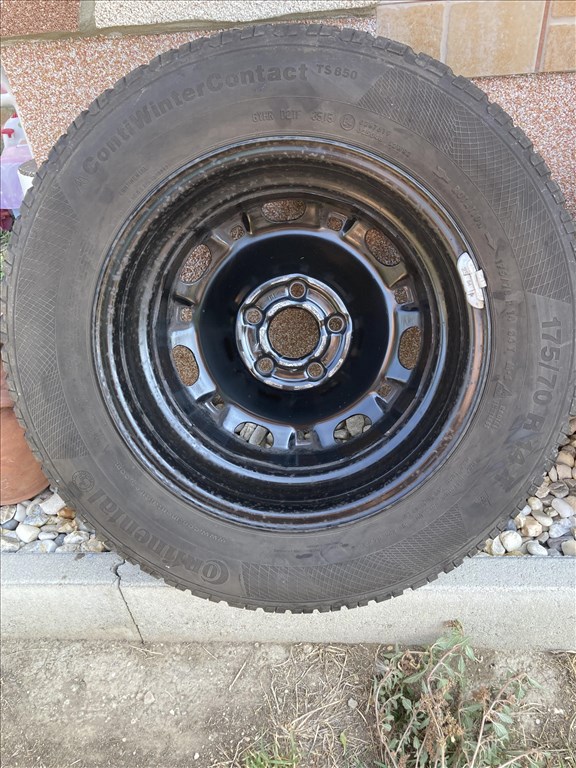  5x100 lyukosztású 14" használt lemezfelni, rajta 175/70 használt Continental téli gumi gumi  5. kép