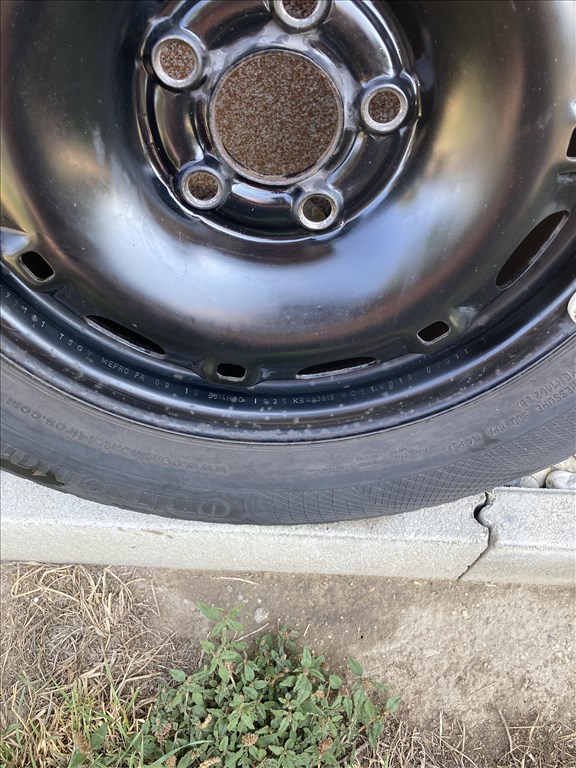  5x100 lyukosztású 14" használt lemezfelni, rajta 175/70 használt Continental téli gumi gumi  6. kép