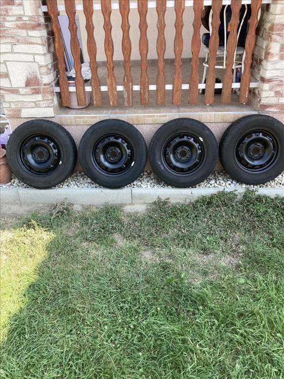  5x100 lyukosztású 14" használt lemezfelni, rajta 175/70 használt Continental téli gumi gumi  7. kép