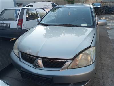 Mitsubishi Lancer VIII csomagtér ajtó, hátsó lökhárító 