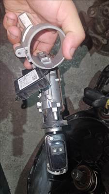 Opel Corsa E 1.3 CDTI gyújtás kapcsoló 