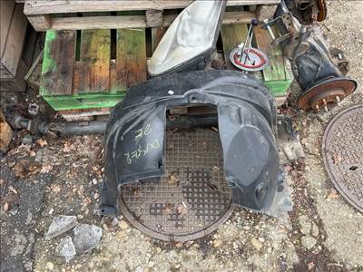 DACIA DUSTER  Jobb első Dobbetét (Kerékjárati, Műanyag)