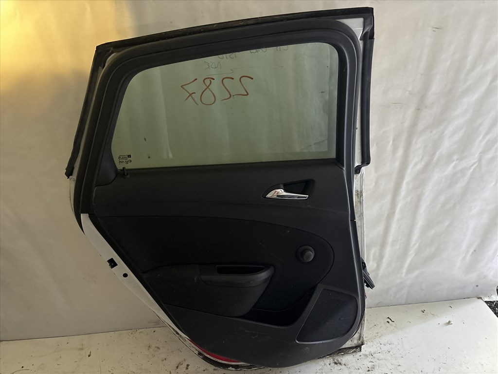 13712 Opel Astra J Bal hátsó Ajtó Fehér 5 AJTÓS a képen látható sérüléssel 5. kép