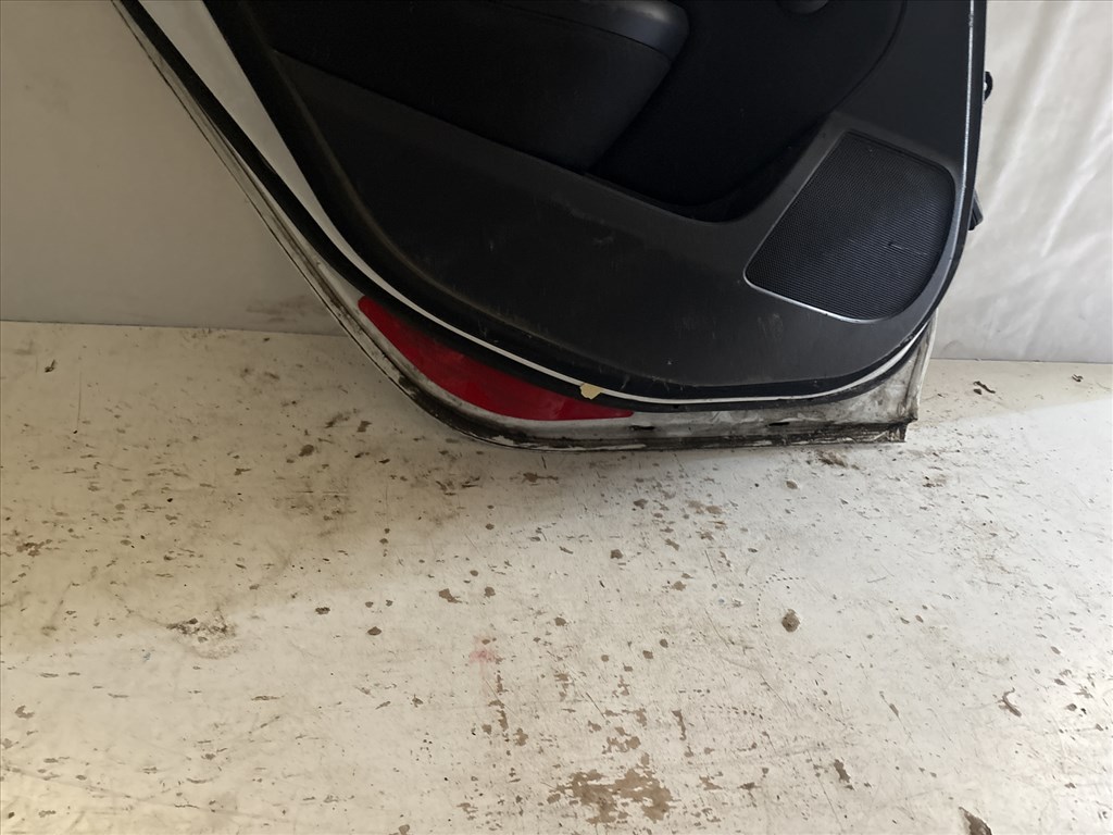 13712 Opel Astra J Bal hátsó Ajtó Fehér 5 AJTÓS a képen látható sérüléssel 7. kép