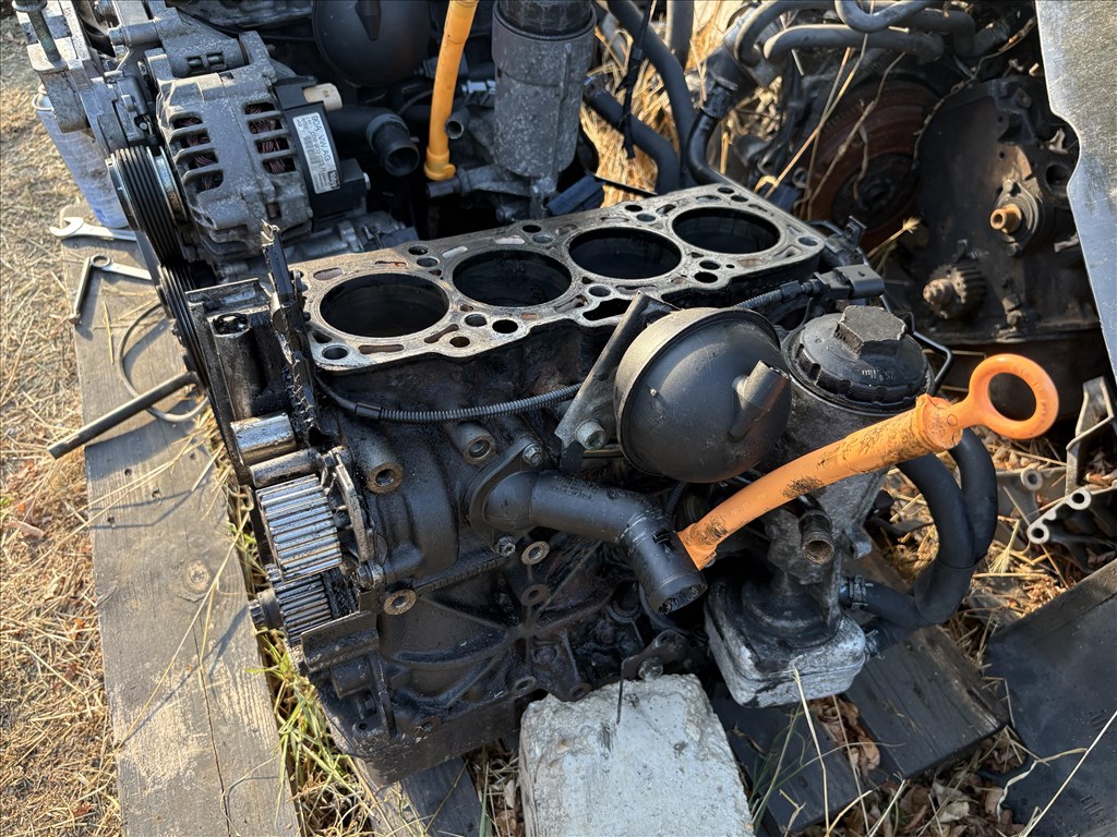 Volkswagen Transporter T5 Vw Polo Ibiza A3 Octavia Fabia Golf 1.9 PDTDI ATD motor blokk 1. kép