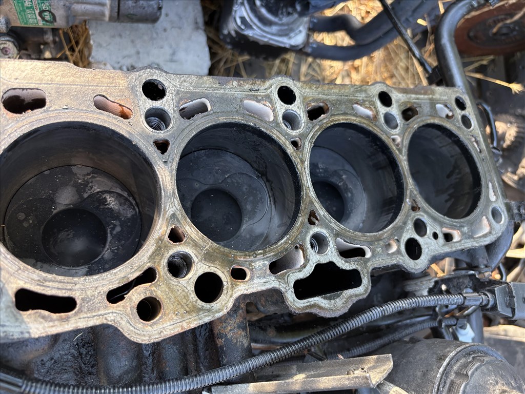 Volkswagen Transporter T5 Vw Polo Ibiza A3 Octavia Fabia Golf 1.9 PDTDI ATD motor blokk 2. kép