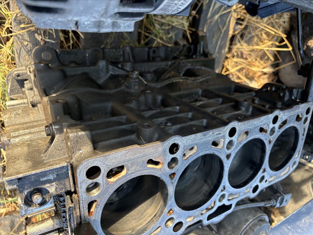 Volkswagen Transporter T5 Vw Polo Ibiza A3 Octavia Fabia Golf 1.9 PDTDI ATD motor blokk 3. kép