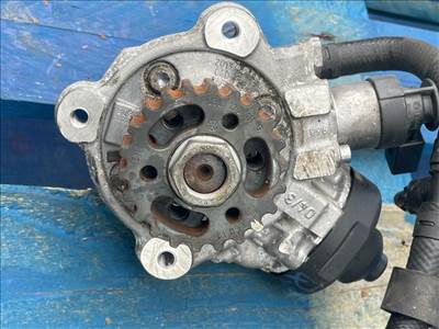 AUDI Q3 8U Nagynyomású Szivattyú 017516