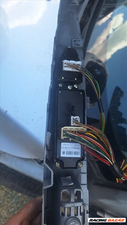Mazda 2 bal ablakemelő kapcsoló  2. kép