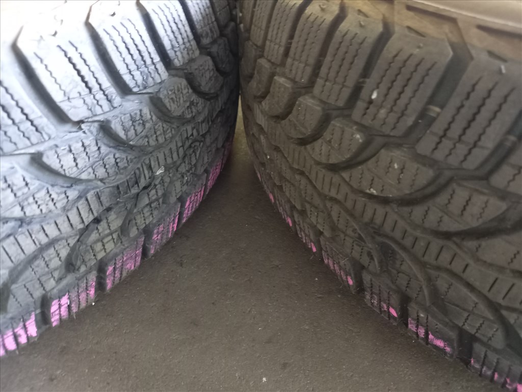 Toyota 5x114.3-as 6x15" újszerű alufelni, rajta újszerű 195/65R15 Bridgestone téli gumi sxx3 4. kép