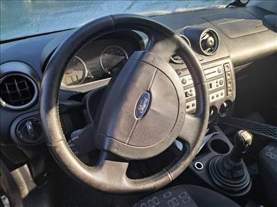 Ford Fiesta Mk5 műszerfal héj