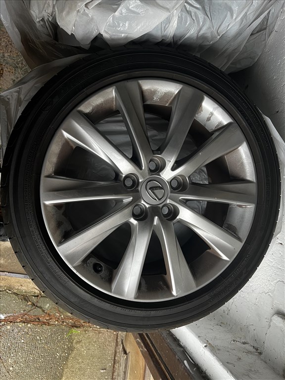  5x114.3 lyukosztású 17" újszerű alufelni, rajta 225/45 használt Yokohama nyári gumi gumi  1. kép