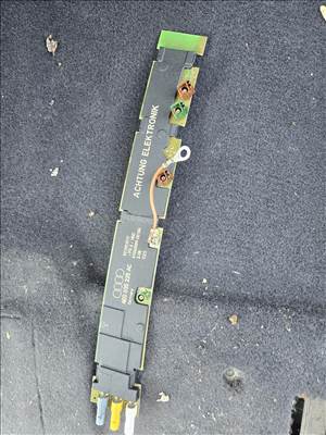 Audi A8 (D3 - 4E) Antenna erősítő  4e0035225ac